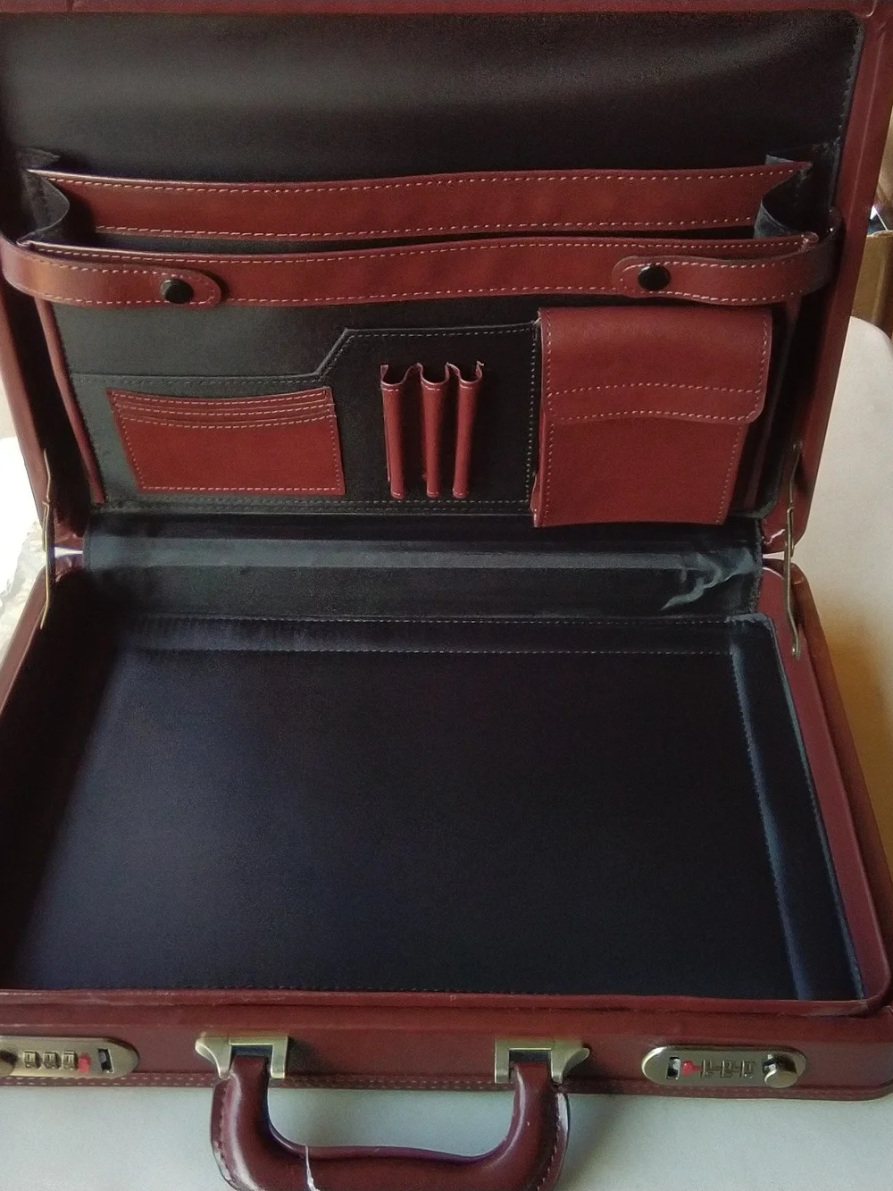 Men’s Leather Briefcase in Burgundy